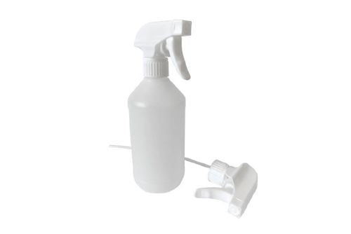 Détail de la bouteille avec pulvérisateur