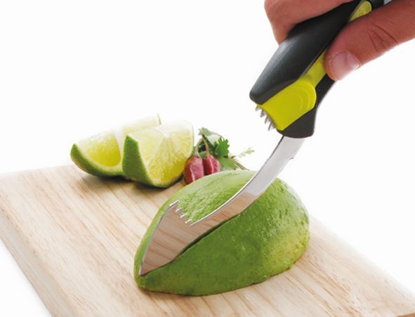 Eplucheur et trancheur d'avocat