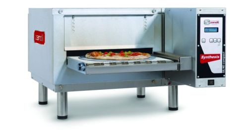 Four à pizzas convoyeur Zanolli compact pour plus de 130 pizzas à l'heure