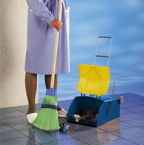 Poubelle à couvercle automatique pour ramassage pratique