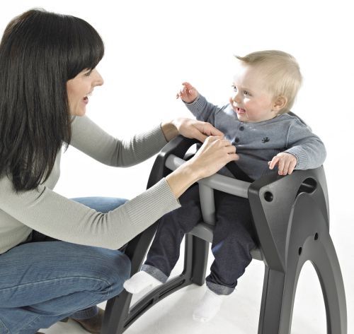 Chaise haute enfant très légère avec toutes les normes