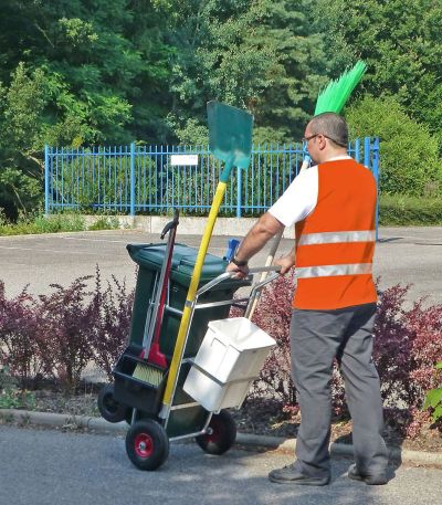 Chariot de voirie pour collecte de déchets en conteneur