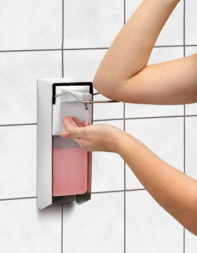 Distributeur de savon hygiénique utilisation avec le coude