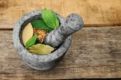 Mortier et pilon en granit pour extraction des saveurs