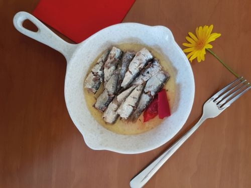 Poêle plat de présentation en mélamine coloris marbre blanc