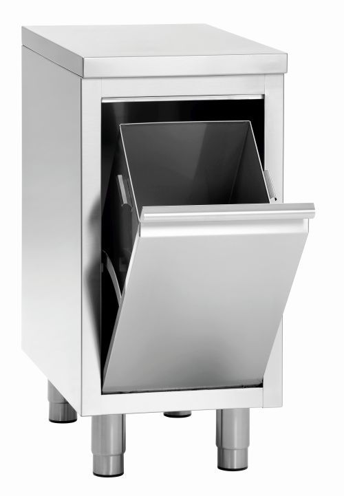 Poubelle inox basculante en cuisine professionnelle